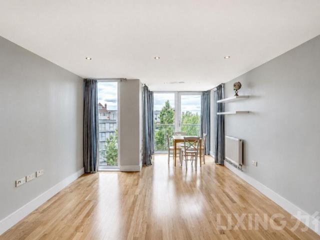 Flat for sale in London Borough of Lewisham, Deptford