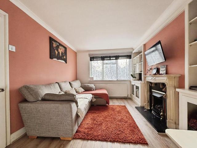 Flat for sale in Plaistow, Greater London