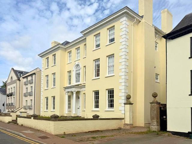 Flat for sale in Overmonnow, Monmouth