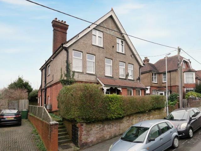 Flat for sale in Uckfield, Cross In Hand
