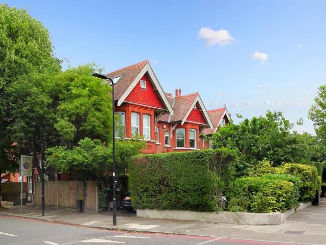 Flat for sale in London Borough of Ealing, Greater London