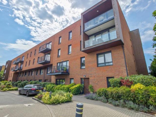 Flat for sale in Horn Park, Greater London