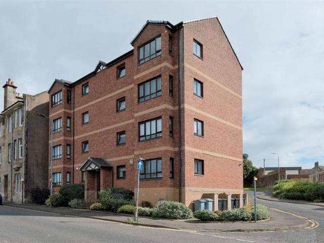 Flat for sale in Hamilton, Scotland