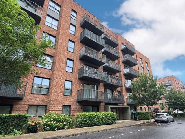 Flat for sale in London Borough of Ealing, Greater London