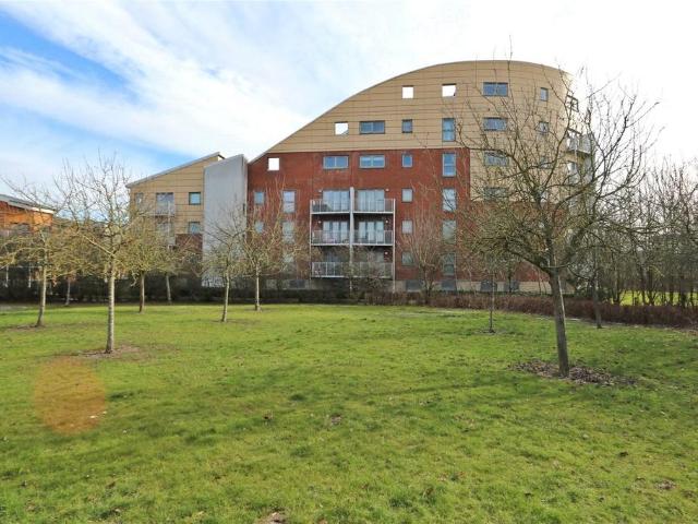 Flat for sale in Monkston Park, Milton Keynes