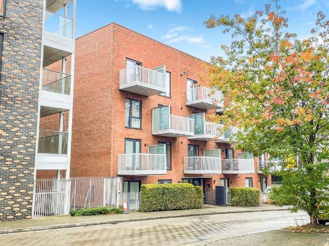 Flat for sale in Milton Keynes