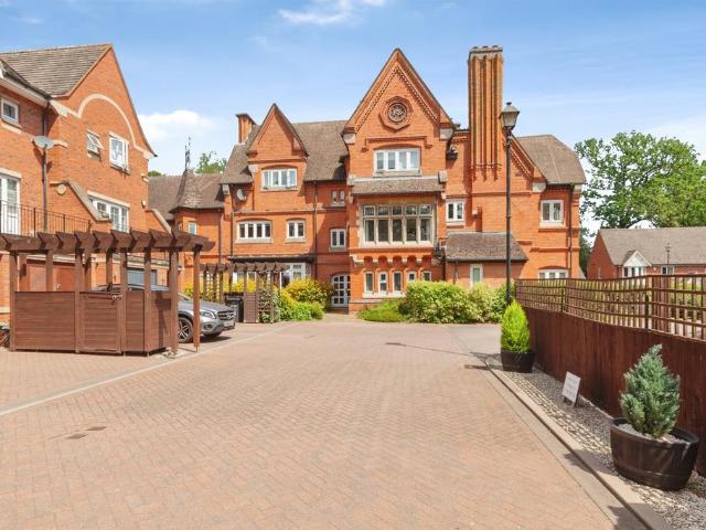 Flat for sale in Elmfield, Leicestershire
