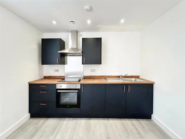 Flat for sale in Cottingley, West Yorkshire