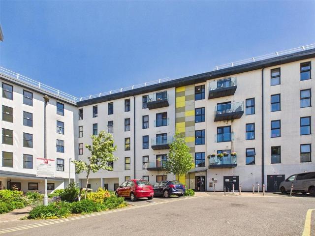 Flat for sale in Gloucester, Gloucestershire