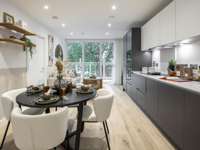 Flat for sale in Chalk Farm, Greater London