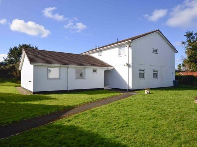 Flat for sale in Broadsands