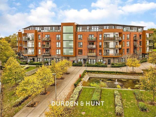 Flat for sale in Harold Wood, Greater London