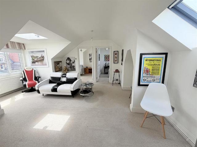 Flat for sale in Oxenden, The Bridge