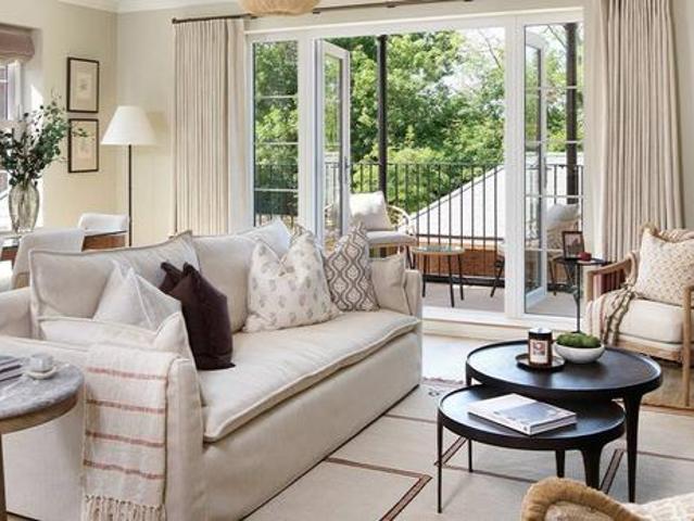 Flat for sale in Fole, Surrey