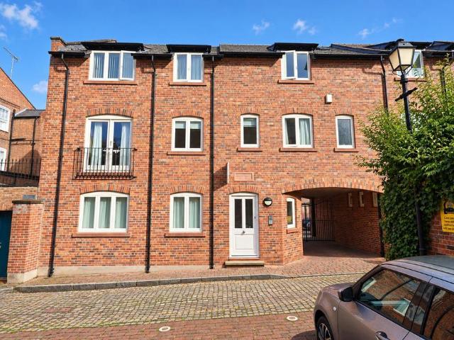 Flat for sale in Handbridge, Chester