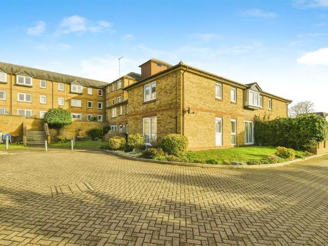 Flat for sale in Kings Hill, Colliers End