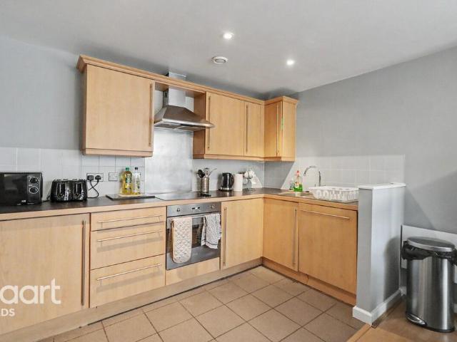 Flat for sale in Holbeck, West Yorkshire