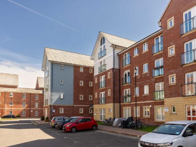 Flat for sale in Hough Green, Two Mills