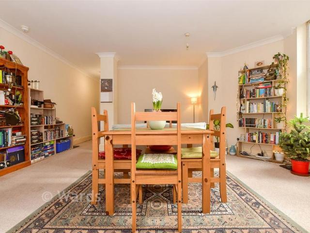 Flat for sale in Clarendon, Ash
