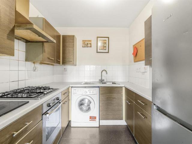 Flat for sale in London Borough of Croydon, Purley