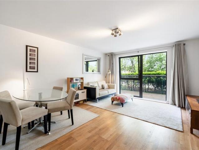 Flat for sale in Isle Of Dogs, Greater London