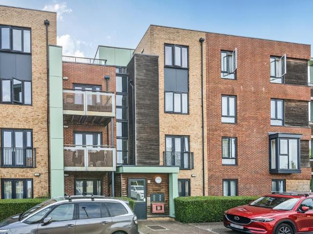 Flat for sale in London Borough of Merton, Mitcham