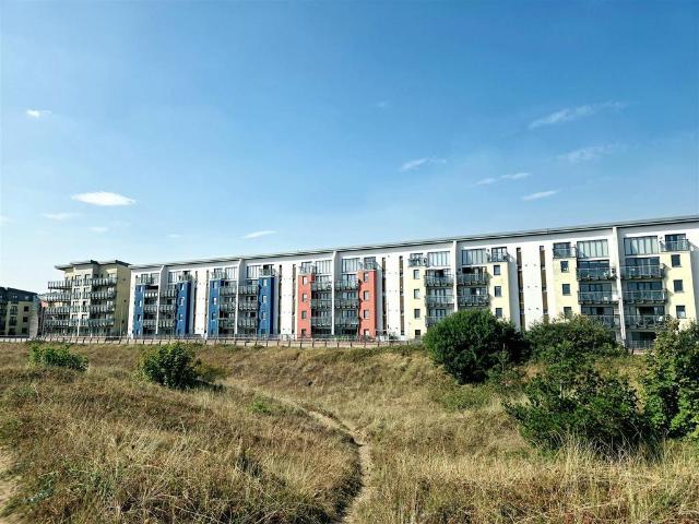 Flat for sale in SA1 Swansea Waterfront, Nangreaves