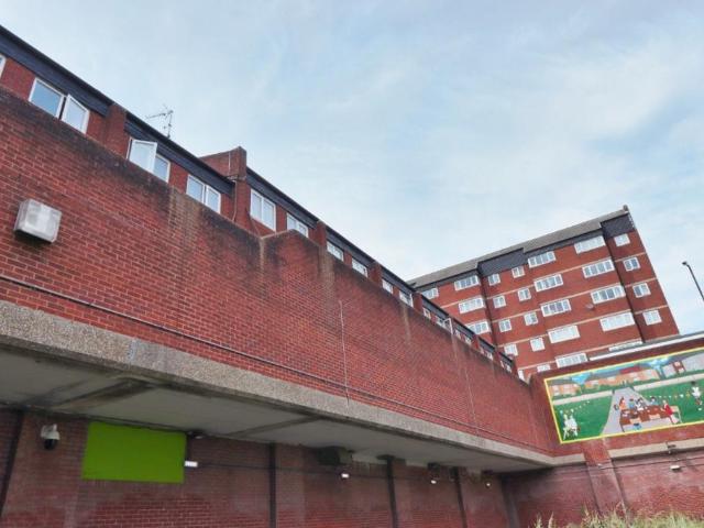 Flat for sale in Dagenham, Dagenham