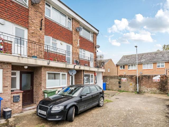 Flat for sale in Oad Street, Kent