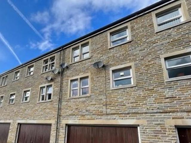 Flat for sale in West Yorkshire