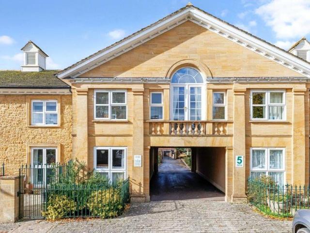 Flat for sale in Ilminster, Somerset