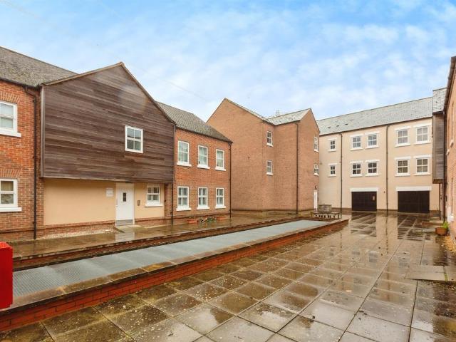Flat for sale in Coldharbour, Buckinghamshire