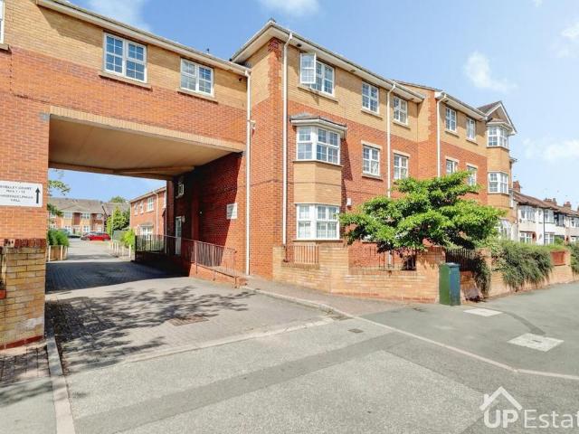 Flat for sale in Copsewood, West Midlands