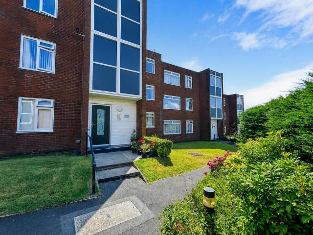 Flat for sale in Lee Bank, Greater Manchester