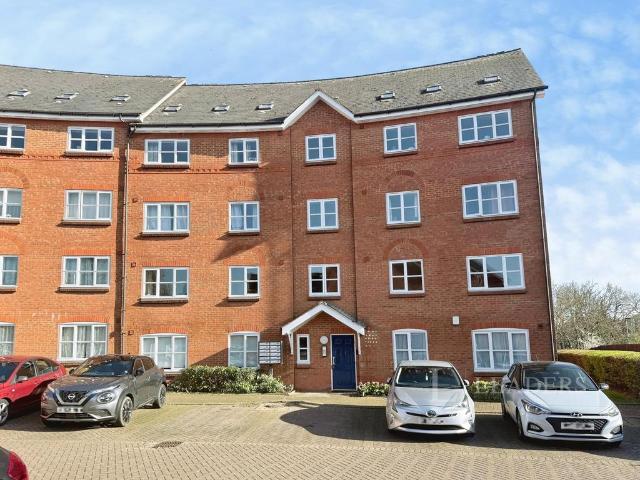 Flat for sale in Cauldwell, Bedford