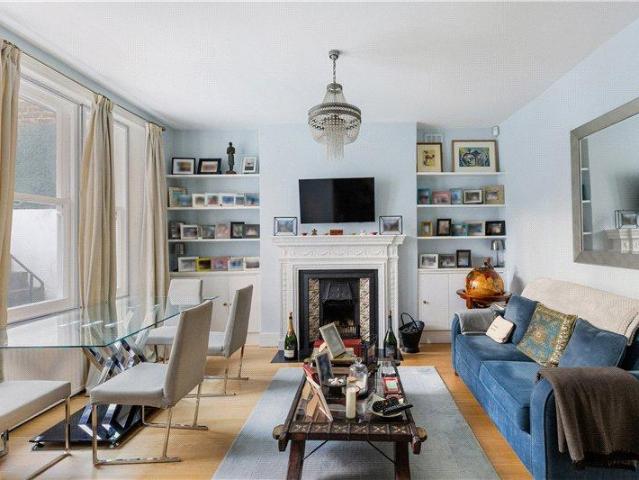 Flat for sale in Brompton, Greater London