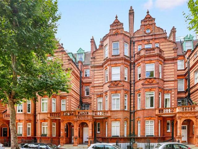 Flat for sale in Chelsea, Greater London