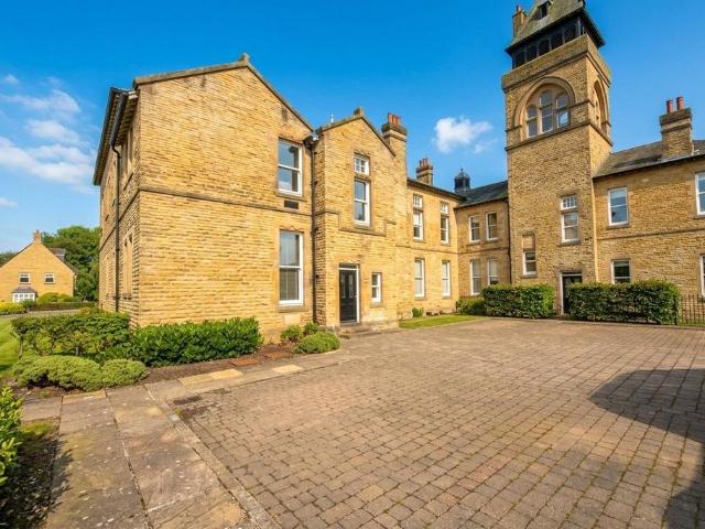 Flat for sale in Tranmere Park, West Yorkshire