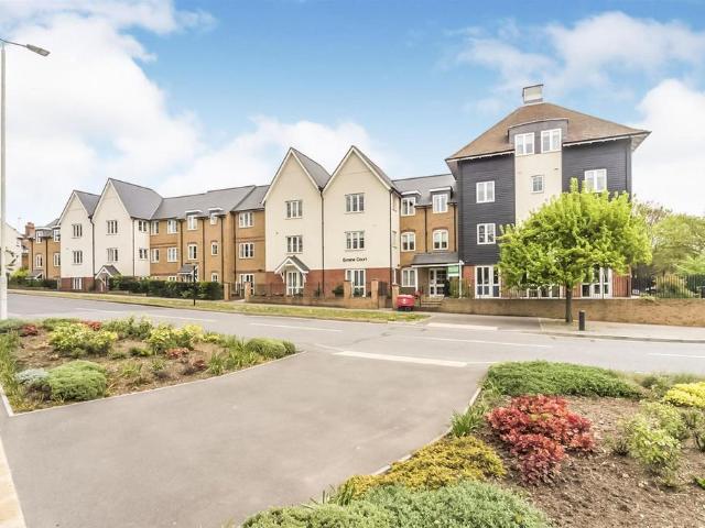 Flat for sale in Kings Hill, Colliers End