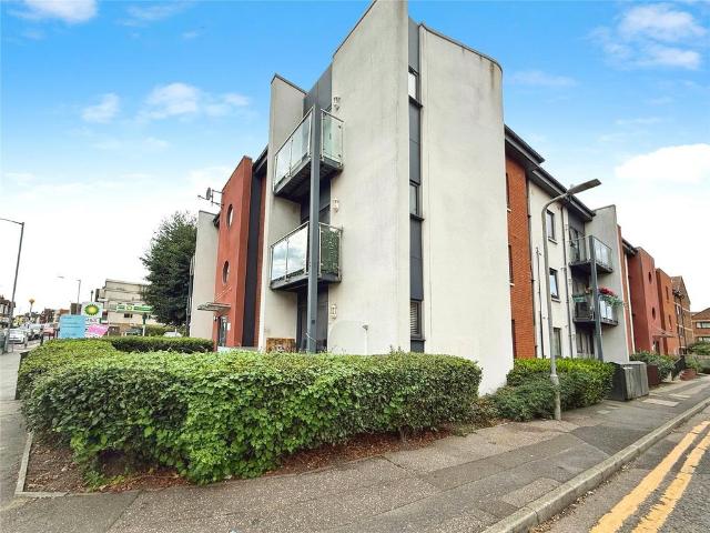 Flat for sale in Prittlewell, Alton Barnes