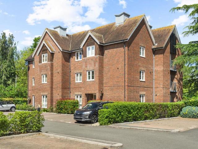 Flat for sale in Felsted, Duton Hill