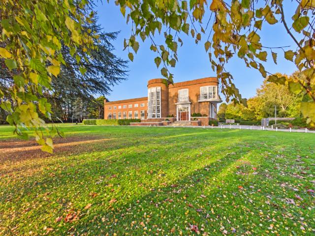 Flat for sale in Bledlow-cum-Saunderton, Bradenham