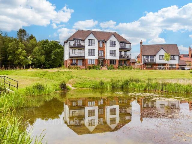Flat for sale in Slaugham, Perryfields