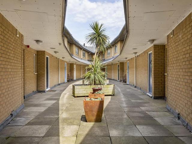 Flat for sale in Round Hill, Brighton & Hove