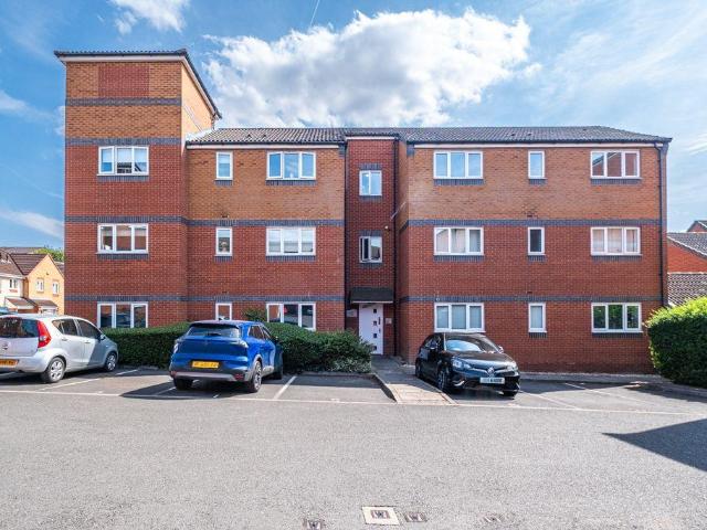 Flat for sale in Kettlebrook, Staffordshire