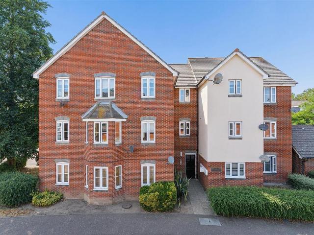 Flat for sale in Gravesend, Gravesham