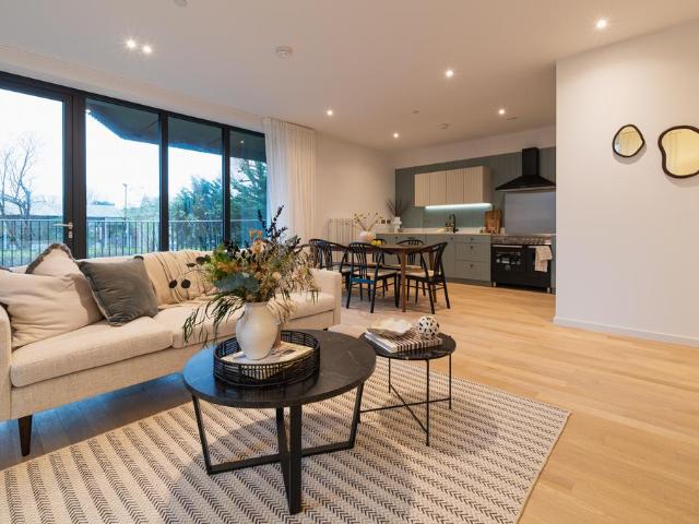 Flat for sale in London Borough of Hounslow, Cat Hill