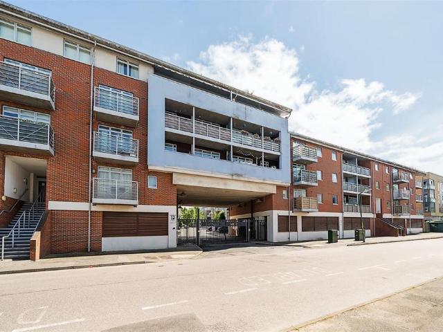 Flat for sale in Midway, Kent
