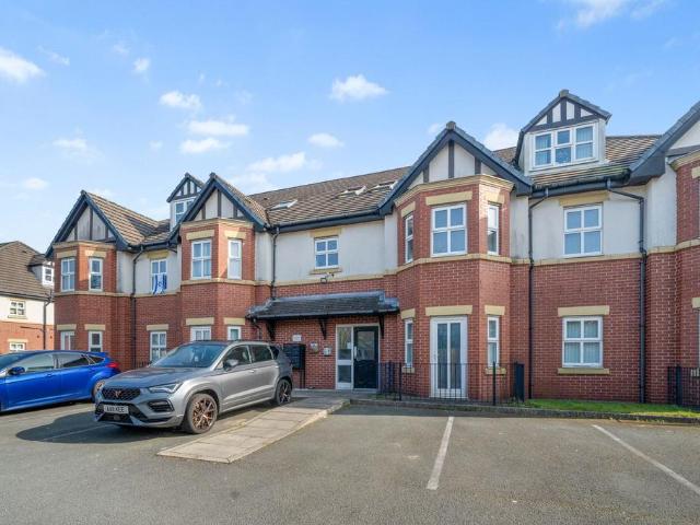 Flat for sale in Wigan, Greater Manchester