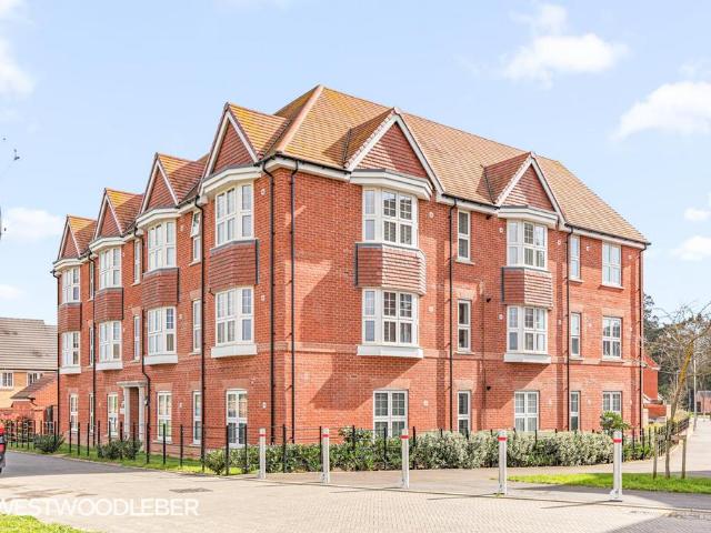 Flat for sale in Broxbourne, Hertfordshire